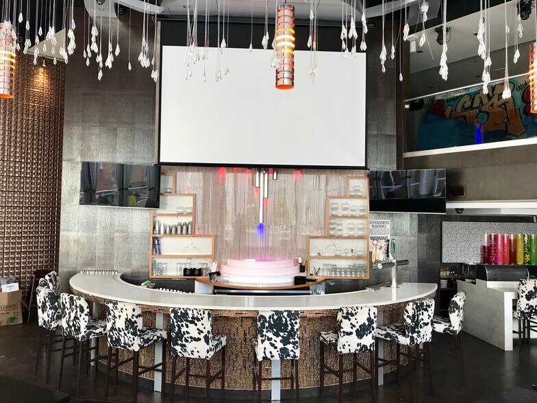 More Photos Of 250-270 Main St, White Plains Hotel For Lease