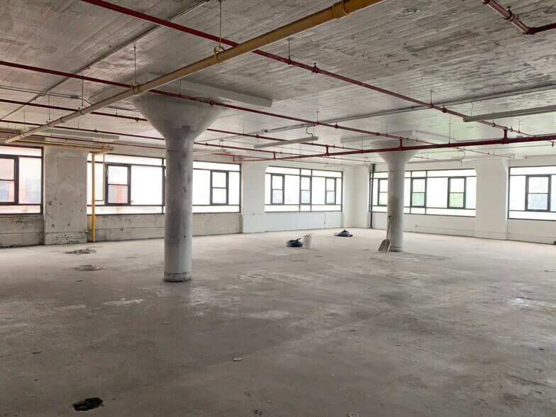 More Photos Of 753-755 E 134th St, Bronx Warehouse For Lease