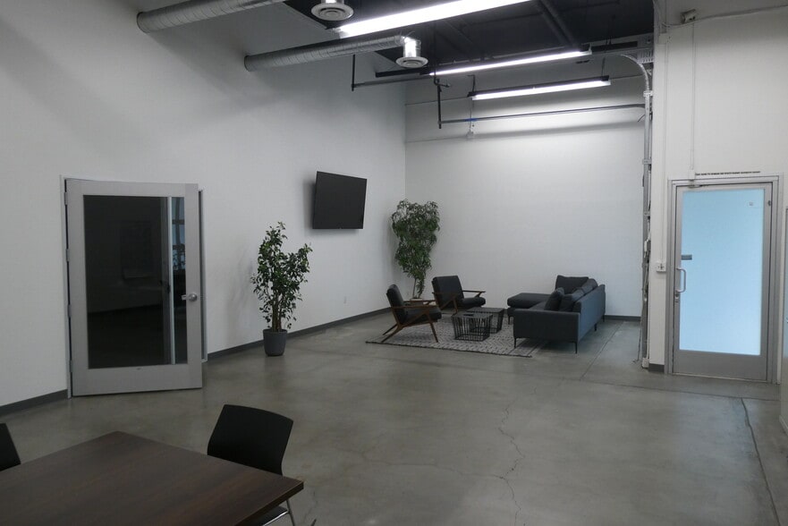 More Photos Of 6100-6120 San Fernando Rd, Glendale Office For Sale