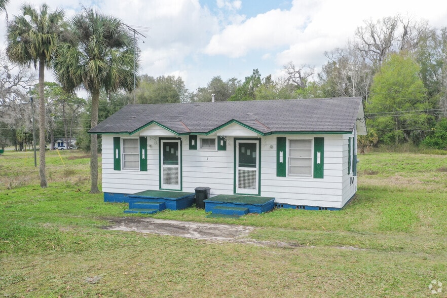 Primary Photo Of 18585 N US Highway 441, Reddick Hotel For Sale