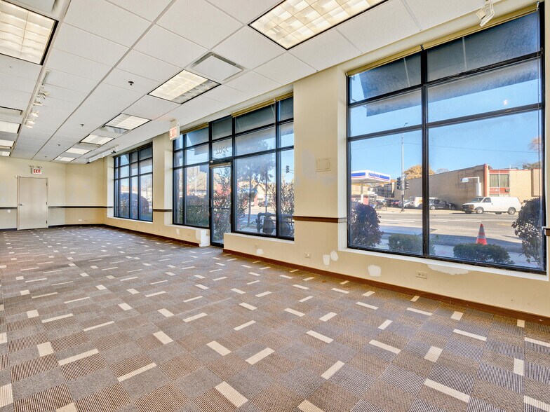 More Photos Of 5582 N Lincoln Ave, Chicago Apartments For Lease