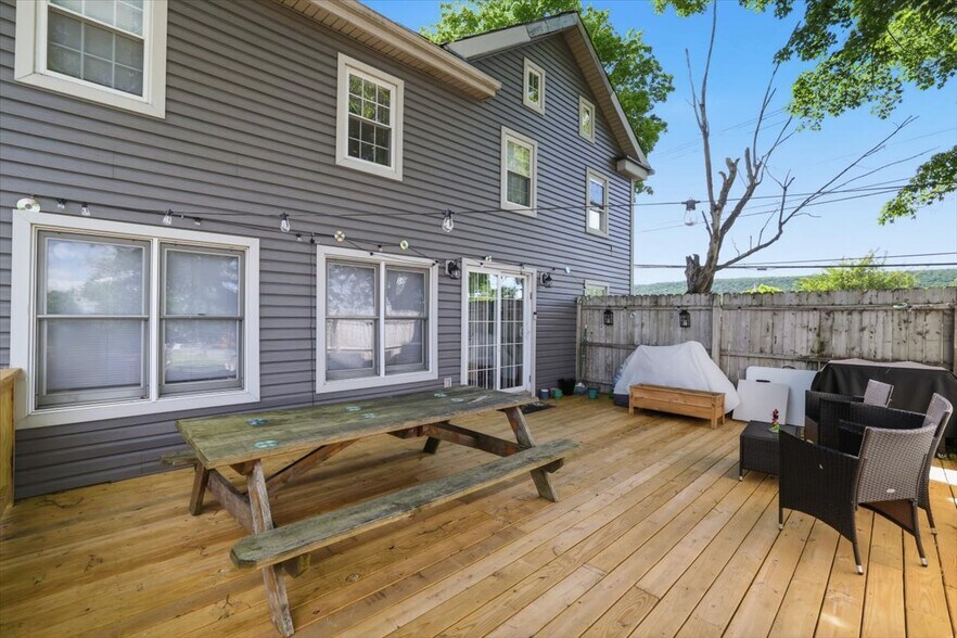More Photos Of 1105 Scott St, Brodheadsville Freestanding For Sale