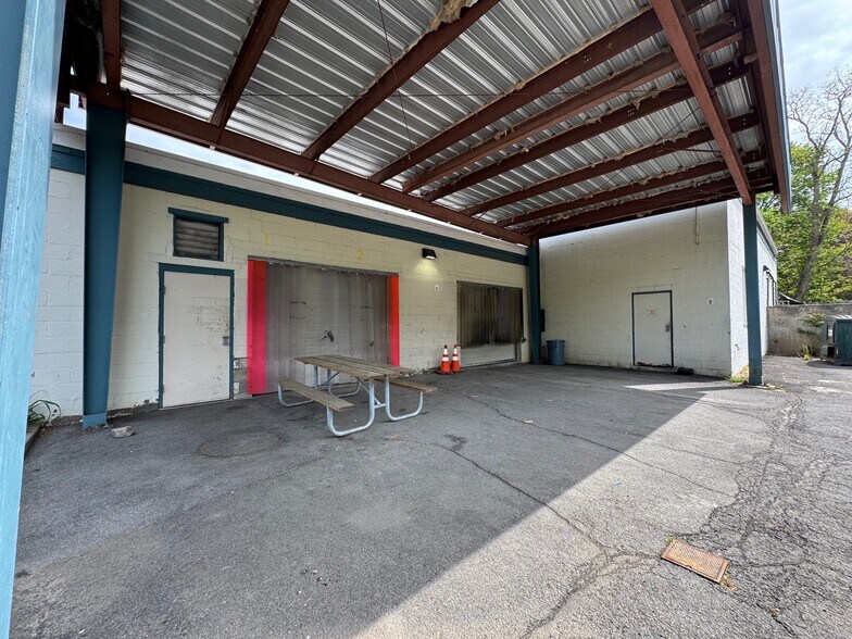 More Photos Of 195 Hudson St, Cornwall-on-Hudson Distribution For Lease