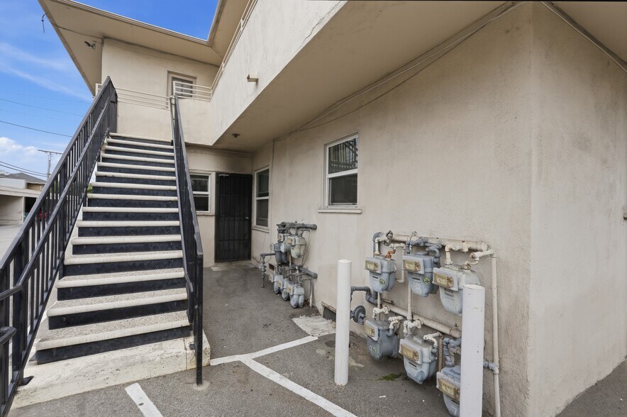 More Photos Of 3575 S Sepulveda Blvd, Los Angeles Apartments For Sale