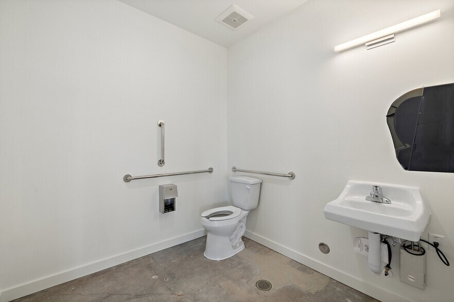 More Photos Of 301-303 Elliott St, Taylor Office For Lease