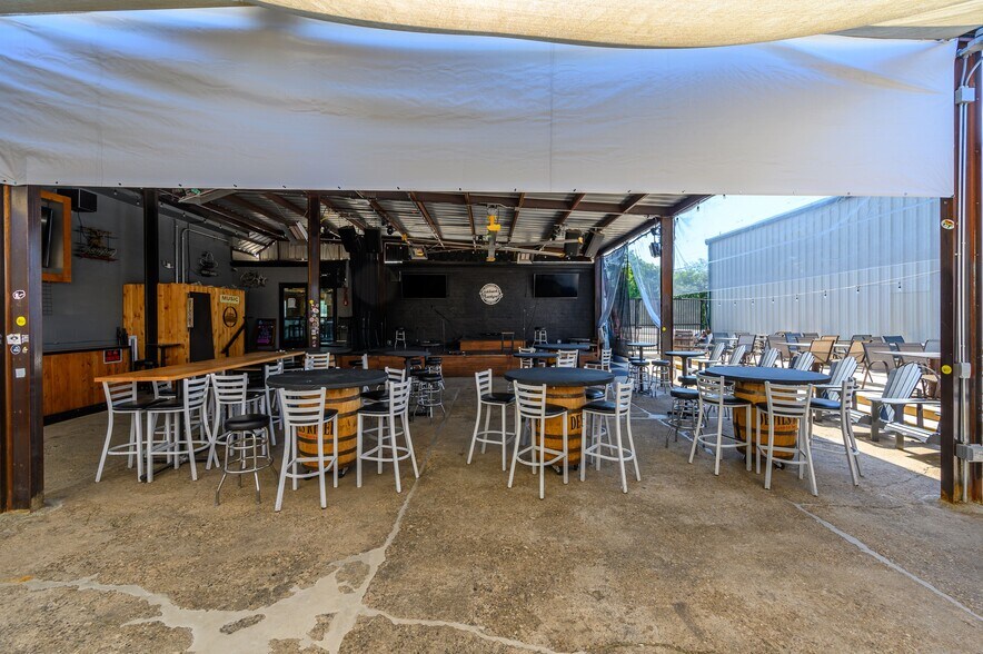 More Photos Of 1721 S Armstrong Ave, Denison Restaurant For Sale