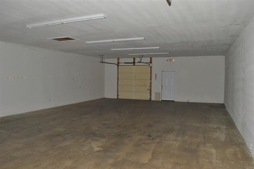 More Photos Of 903 S Locust St, Mccomb Freestanding For Sale
