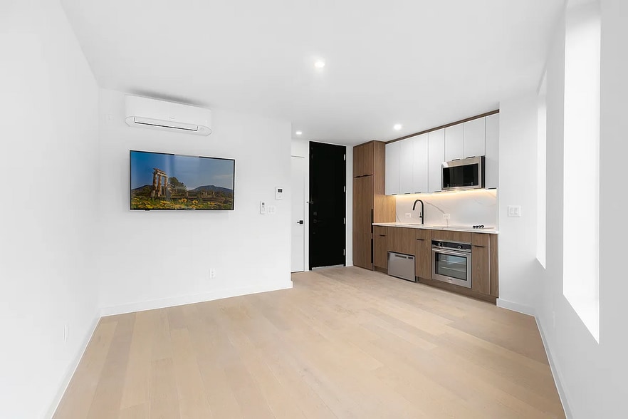 More Photos Of 54-07 Roosevelt Ave, Woodside Apartments For Sale