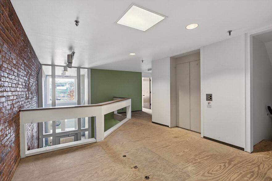 More Photos Of 215 2nd Ave N, Nashville Office For Sale
