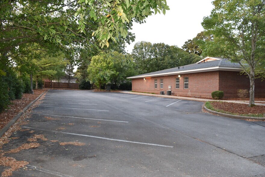 More Photos Of 727 Cox Creek Pky, Florence Healthcare For Sale