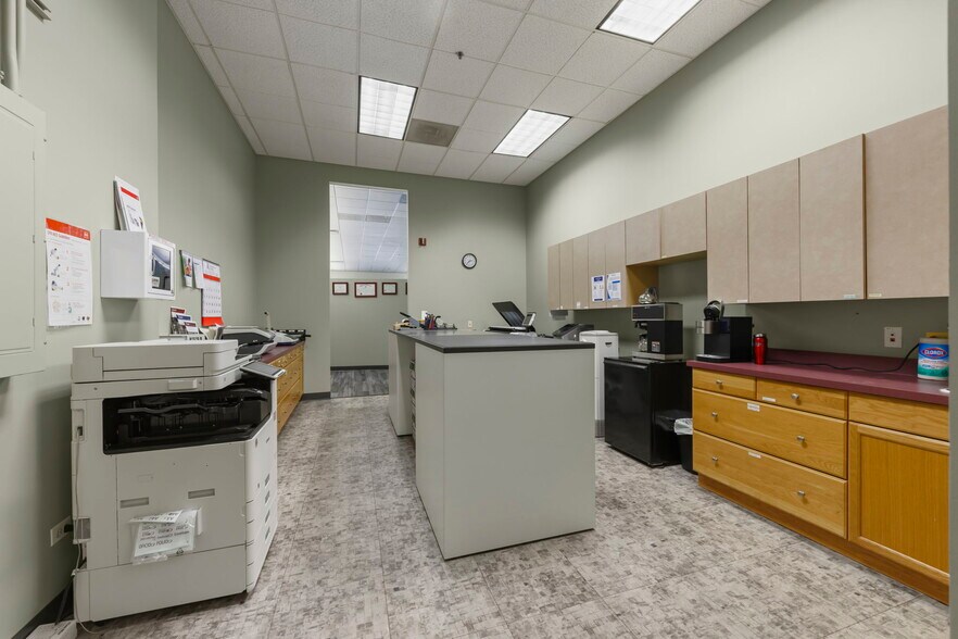More Photos Of 1488 Bond St, Naperville Office For Sale