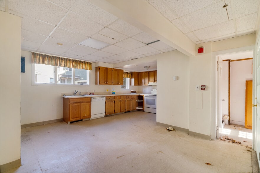 More Photos Of 17 Monmouth St, Somerville Apartments For Sale