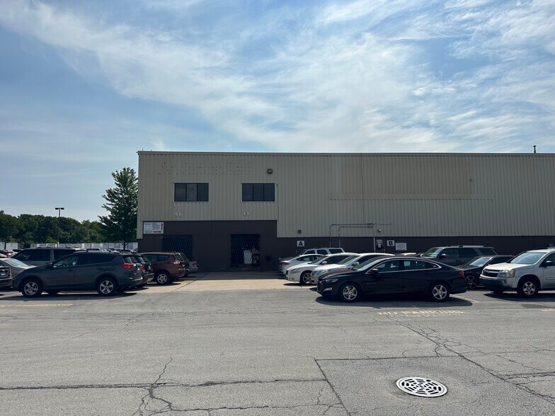 More Photos Of 16801 Exchange Ave, Lansing Manufacturing For Lease
