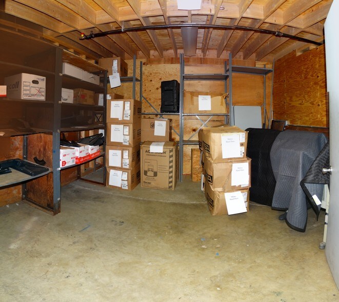 More Photos Of 8433 Backlick Rd, Lorton Flex For Lease