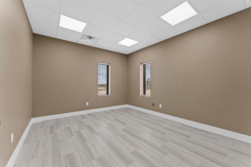 More Photos Of 7922 Interstate 20 Service rd, Odessa Warehouse For Lease