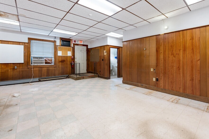 More Photos Of 28 Collins St, Seabrook Flex For Sale