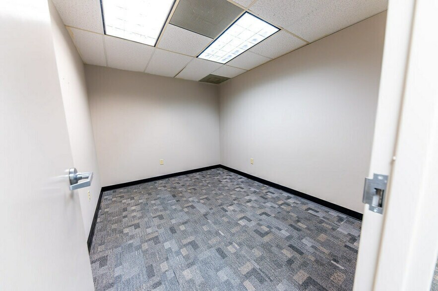 More Photos Of 13975 Manchester Rd, Manchester Medical For Lease