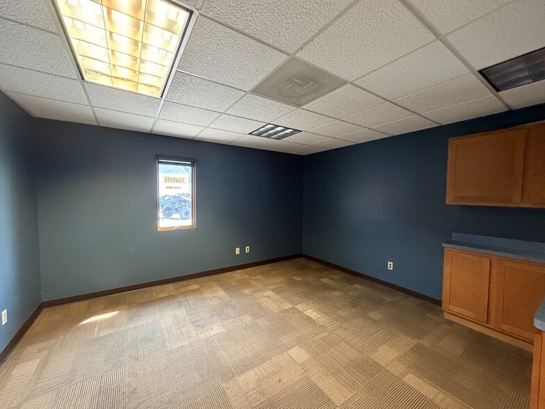 More Photos Of 47 Alice Dr, Akron Office For Lease