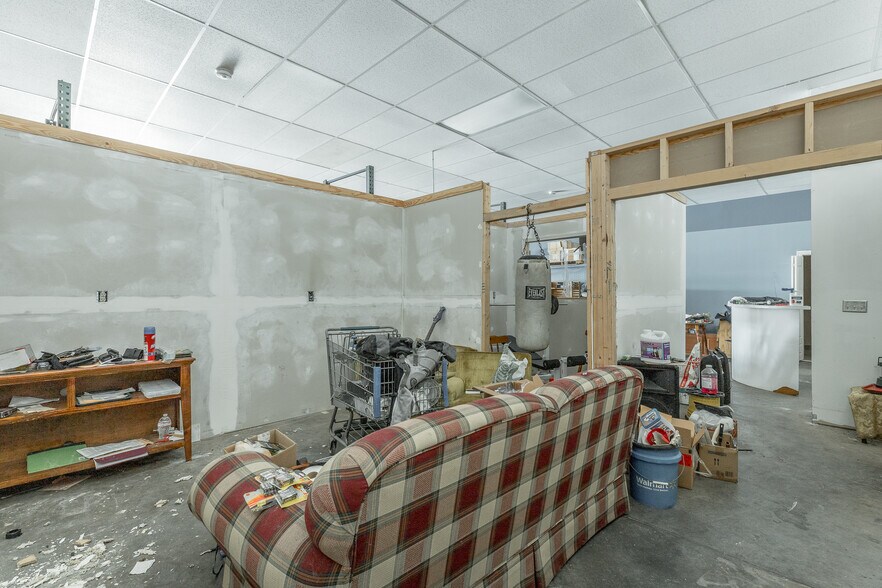 More Photos Of 150 Pearl Dr, LaFayette Restaurant For Sale