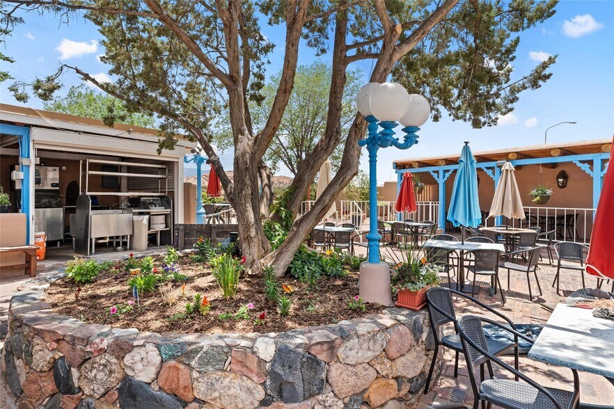 More Photos Of 4 Banana Ln, Santa Fe Restaurant For Sale