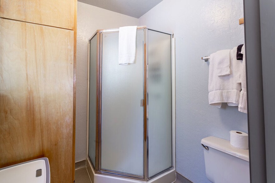 More Photos Of 500 Dodge Ridge Rd, Pinecrest Hotel For Sale