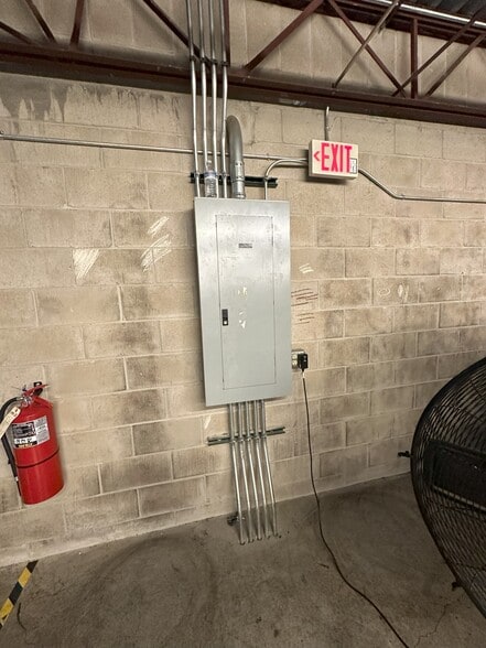 More Photos Of 20 Priscilla Ln, Auburn Service For Lease