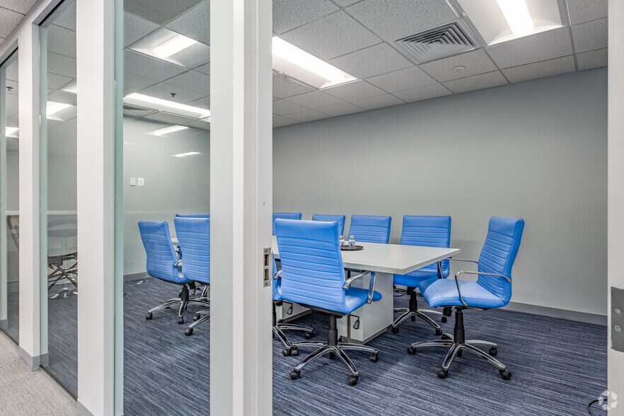 More Photos Of 387-409 E Gude Dr, Rockville Showroom For Lease