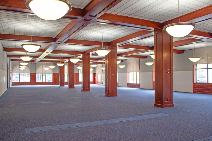 More Photos Of 330 S Washington Sq, Lansing Office For Sale