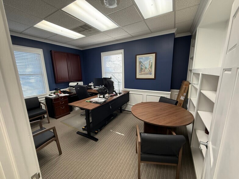 More Photos Of 150 N 9th St, West Columbia Office For Sale