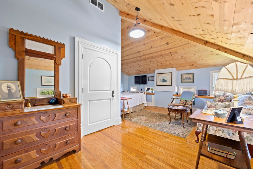 More Photos Of 403 E Adams St, Sandusky Hospitality For Sale