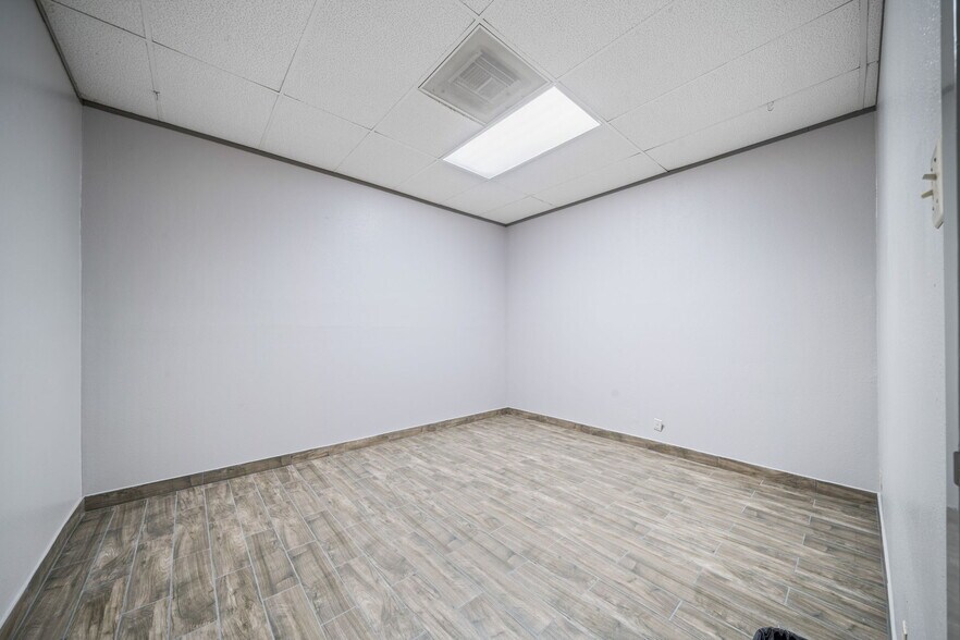 More Photos Of 201 W Poplar St, San Antonio Medical For Sale