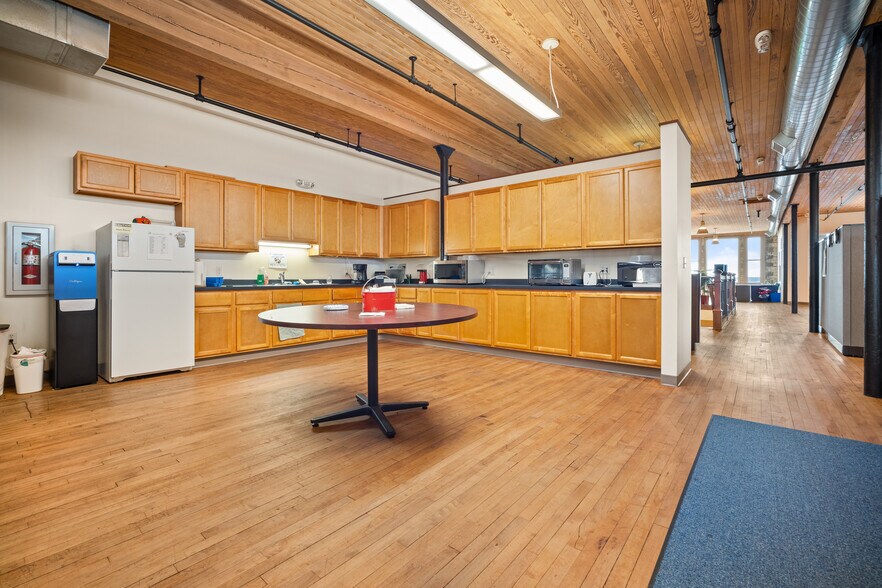 More Photos Of 211 N Franklin St, Port Washington Office For Lease