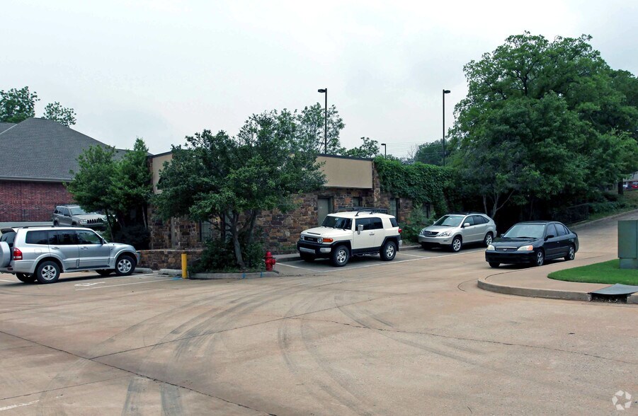 Primary Photo Of 910 S Bryant Ave, Edmond Medical For Sale