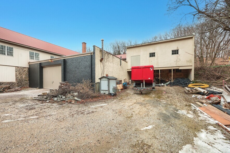 More Photos Of 1518 S George St, York Light Manufacturing For Sale