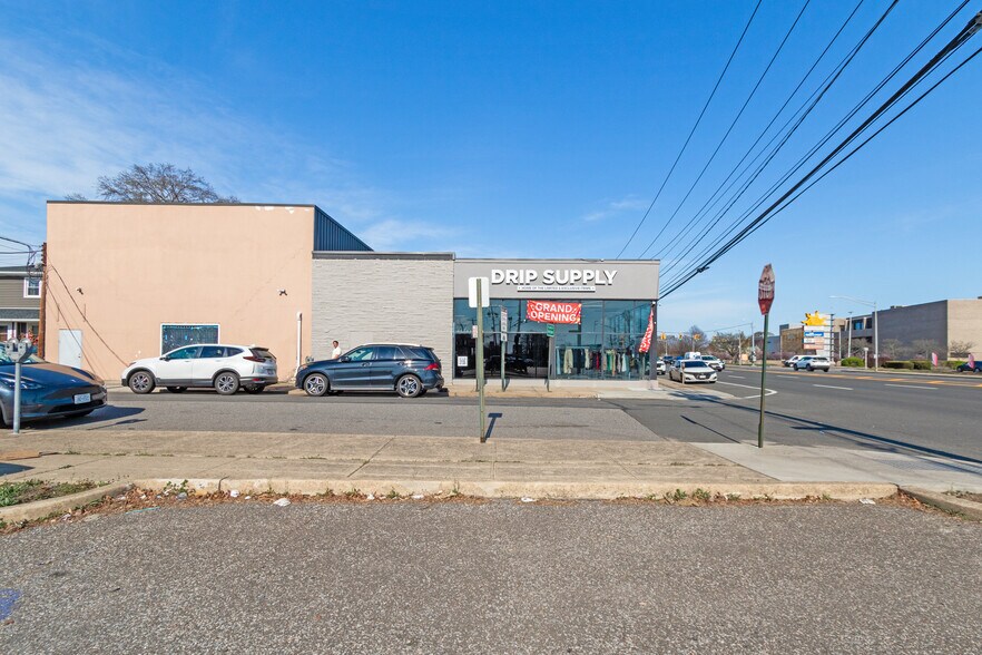 More Photos Of 435-437 Old Country Rd, Westbury Storefront For Lease