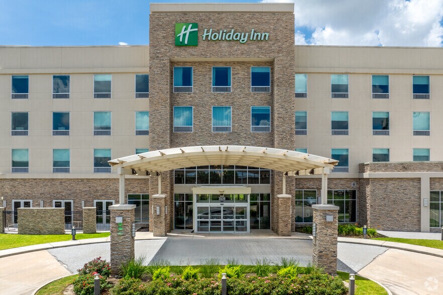 More Photos Of 3539 N Sam Houston Pky, Houston Hotel For Sale