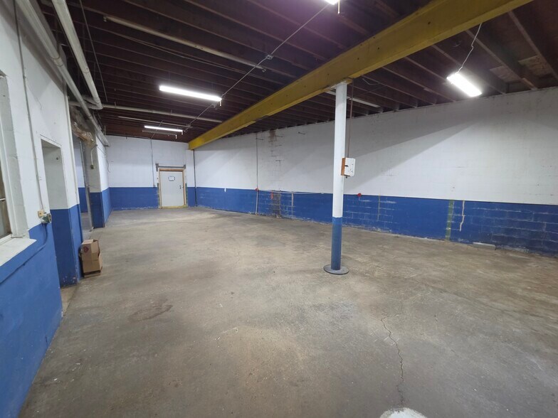 More Photos Of 536 Oak St, Ferrysburg Industrial For Sale