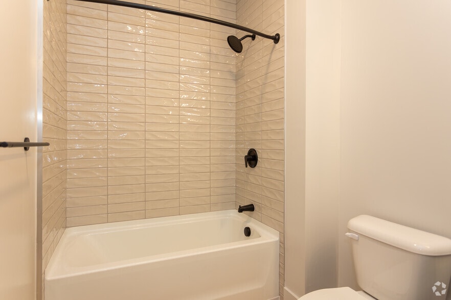 More Photos Of 930 W Mallard Creek Church Rd, Charlotte Apartments For Lease