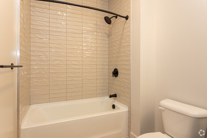 More Photos Of 930 W Mallard Creek Church Rd, Charlotte Apartments For Lease