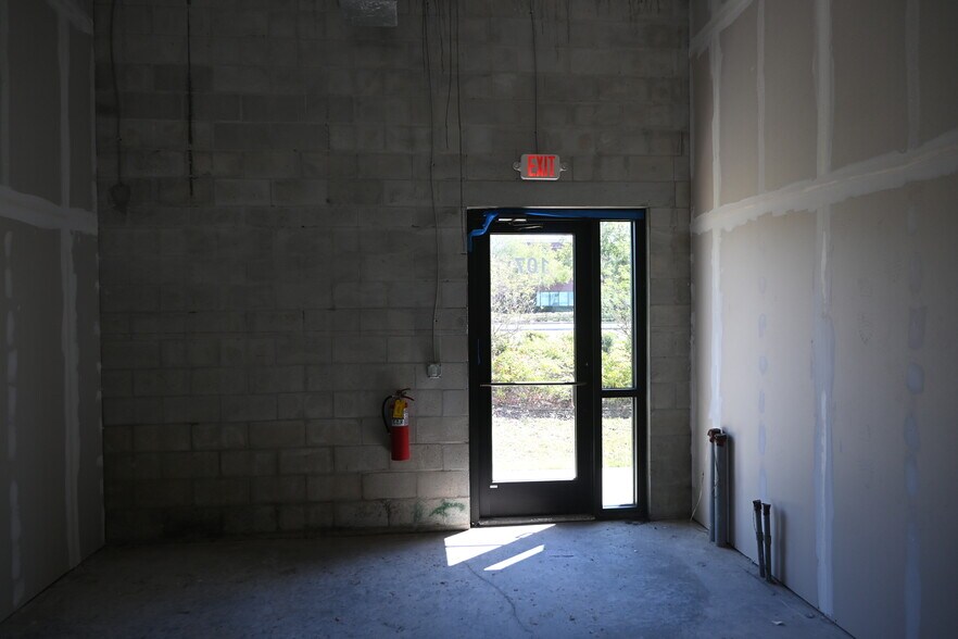 More Photos Of 3370 Rouse Rd, Orlando Storefront For Sale