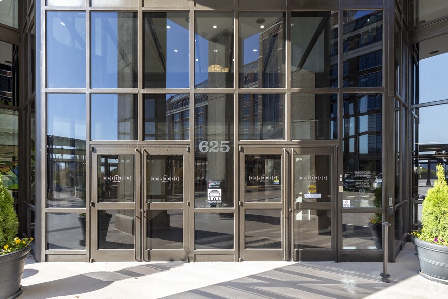 More Photos Of 625 Eden Park Dr, Cincinnati Office For Lease