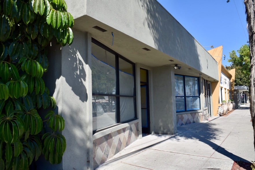 More Photos Of 12065 Paramount Blvd, Downey Storefront For Lease