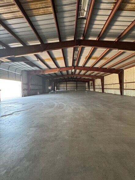 More Photos Of 5450 Avenue A, Beaumont Warehouse For Sale