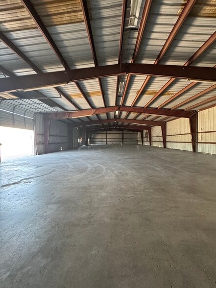 More Photos Of 5450 Avenue A, Beaumont Warehouse For Lease