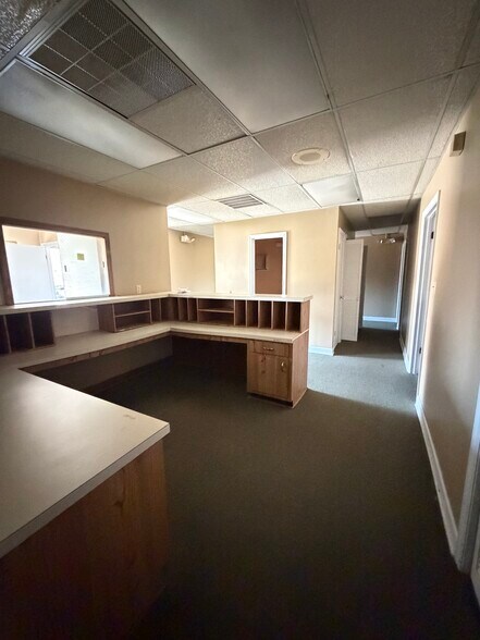 More Photos Of 1077 Baxter St, Athens Office For Lease