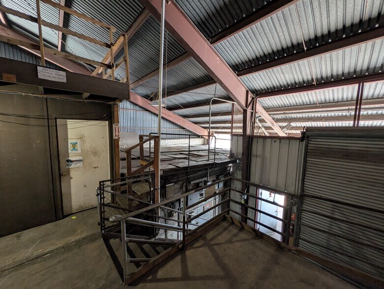 More Photos Of 192-212 Mohonua Pl, Honolulu Warehouse For Lease