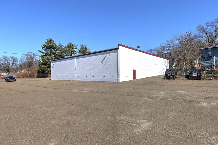 More Photos Of 560 Woodward Ave, New Haven Flex For Sale