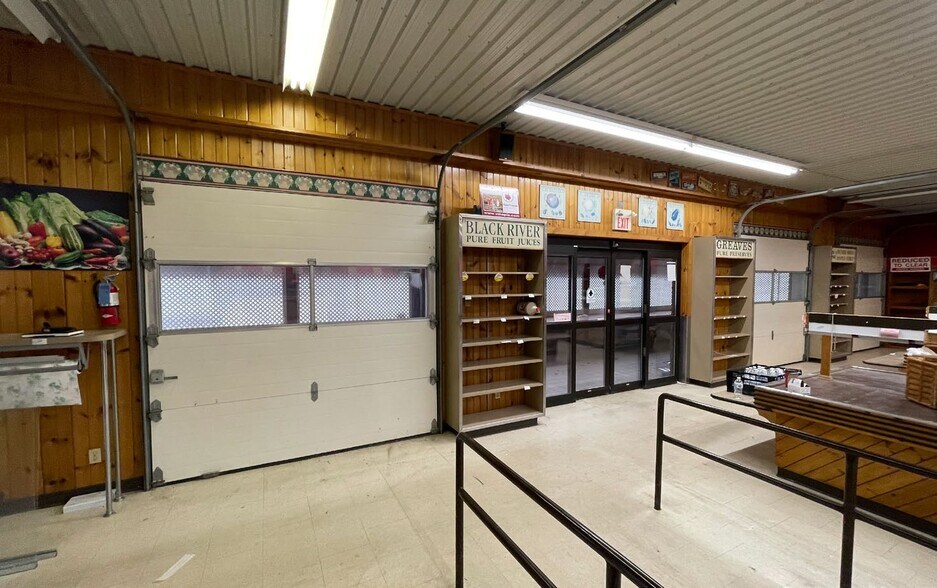 More Photos Of 537 Ontario St, St Catharines Supermarket For Sale