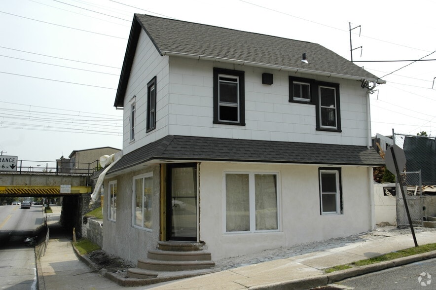 More Photos Of 1124 Lincoln Ave, Prospect Park Freestanding For Lease