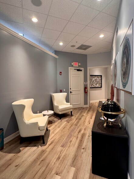 More Photos Of 9010 Strada Stell Ct, Naples Medical For Sale